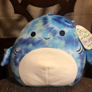 Luther shark squishmallow 🦈